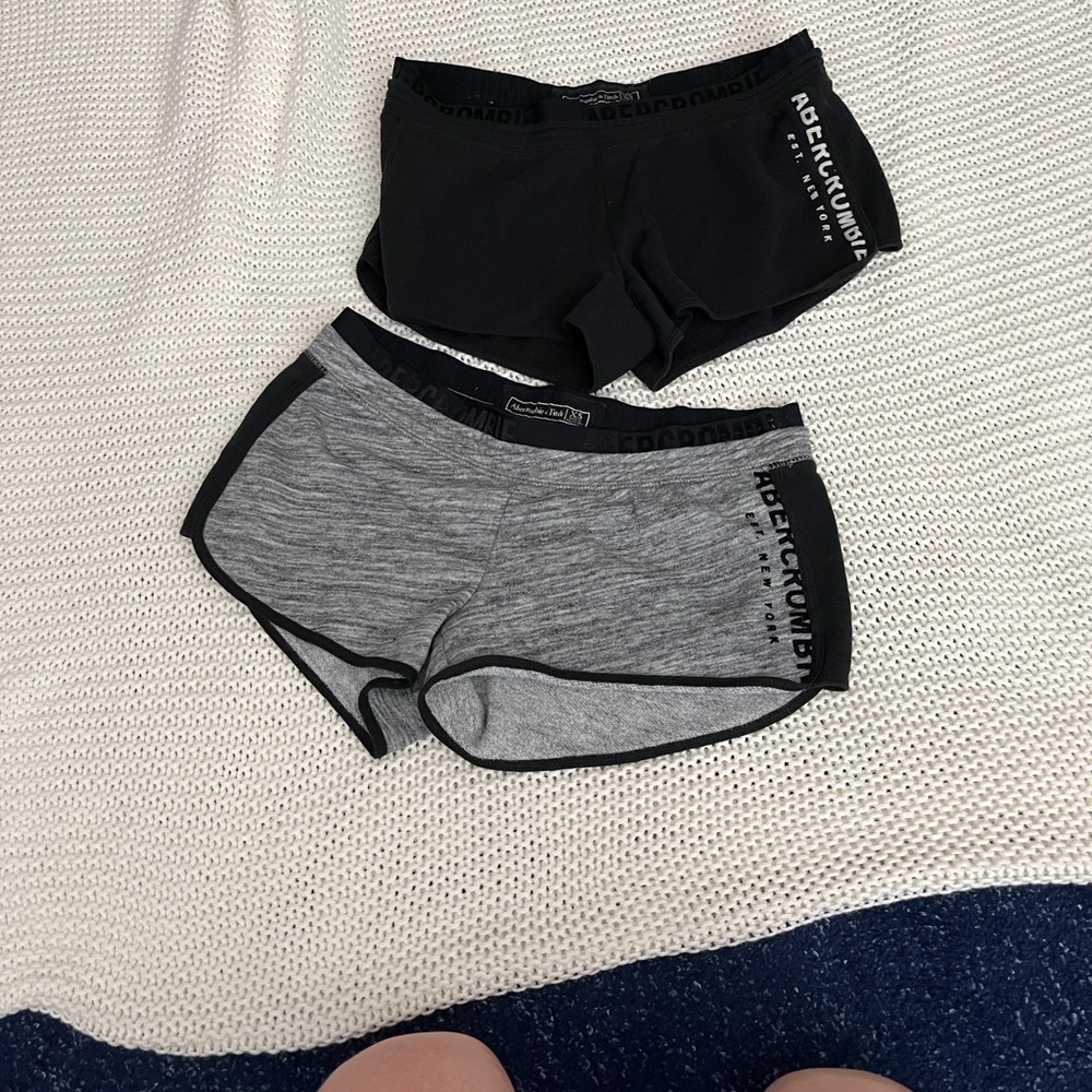 Abercrombie & Fitch Black and Gray Shorts XS